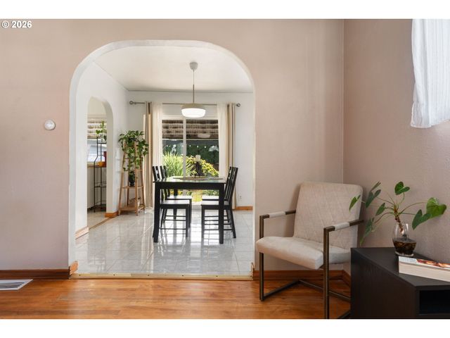 10054 Ne WEIDLER St, Portland, OR 97220
