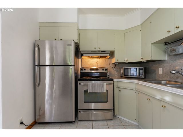 10054 Ne WEIDLER St, Portland, OR 97220