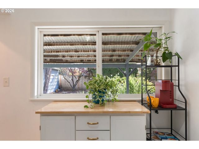 10054 Ne WEIDLER St, Portland, OR 97220