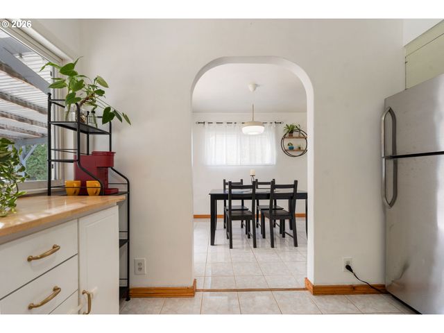 10054 Ne WEIDLER St, Portland, OR 97220