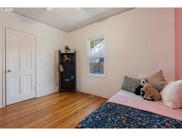 10054 Ne WEIDLER St, Portland, OR 97220