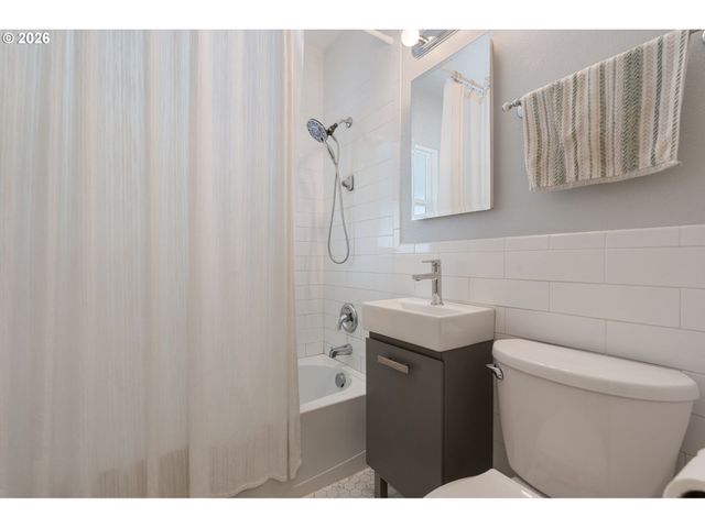 10054 Ne WEIDLER St, Portland, OR 97220