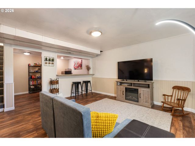 10054 Ne WEIDLER St, Portland, OR 97220