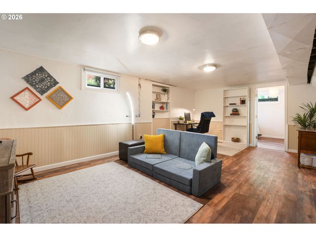 10054 Ne WEIDLER St, Portland, OR 97220