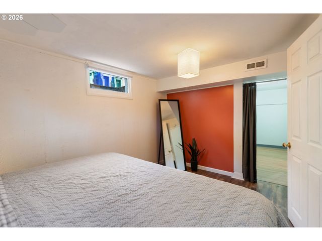 10054 Ne WEIDLER St, Portland, OR 97220