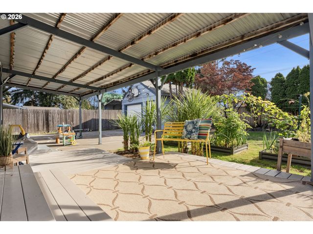 10054 Ne WEIDLER St, Portland, OR 97220