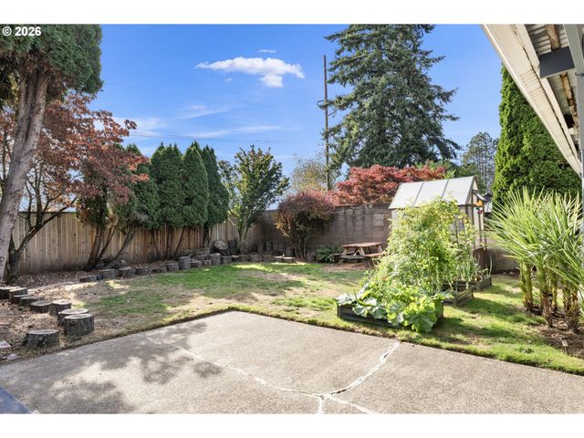 10054 Ne WEIDLER St, Portland, OR 97220