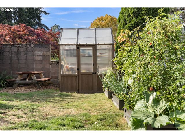 10054 Ne WEIDLER St, Portland, OR 97220