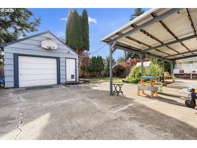 10054 Ne WEIDLER St, Portland, OR 97220