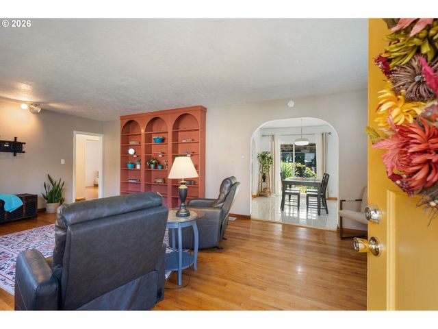 10054 Ne WEIDLER St, Portland, OR 97220