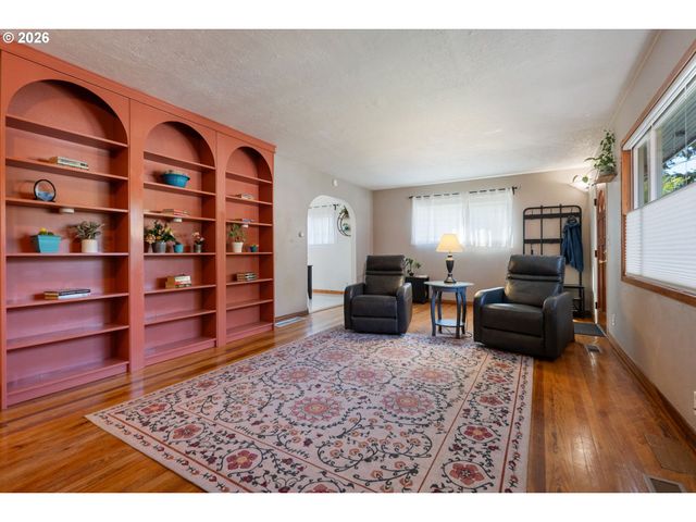 10054 Ne WEIDLER St, Portland, OR 97220