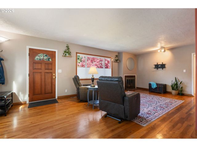 10054 Ne WEIDLER St, Portland, OR 97220