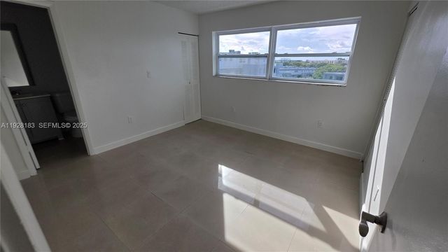 9375 Fontainebleau Blvd L420, Miami, FL 33172