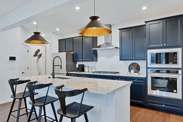 6244 Links Drive 05001, Woodridge, IL 60517