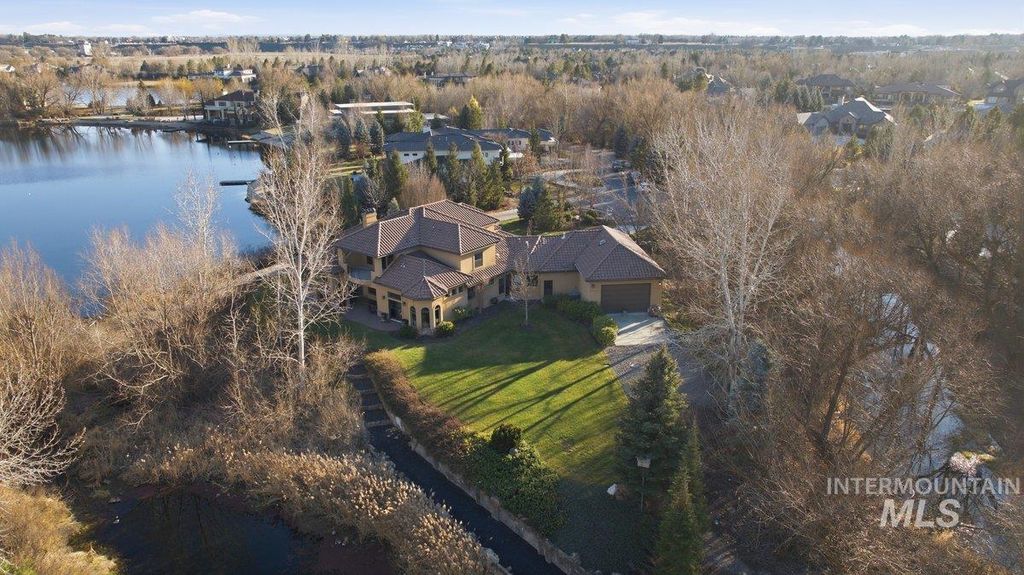 448 E Riversedge Ln, Eagle, ID 83616 photo 2