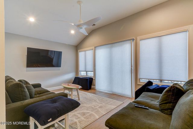 10 E Street, Seaside Park, NJ 08752