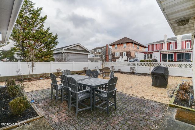 10 E Street, Seaside Park, NJ 08752