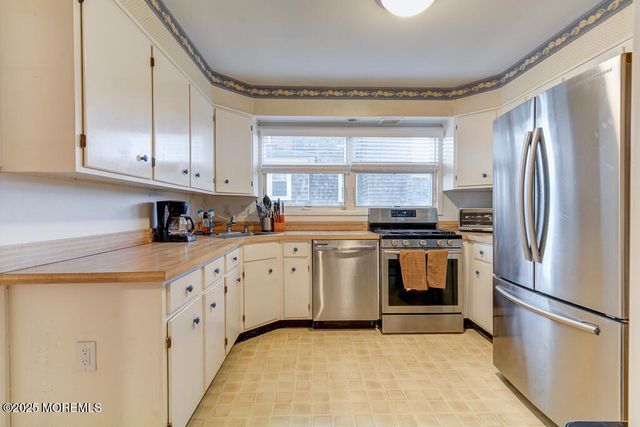 10 E Street, Seaside Park, NJ 08752