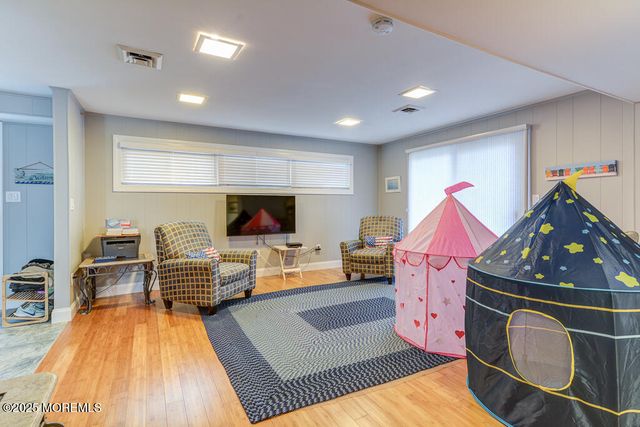 10 E Street, Seaside Park, NJ 08752