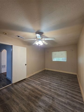 6255 Truman Drive, Fort Worth, TX 76112