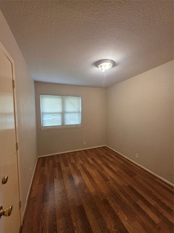 6255 Truman Drive, Fort Worth, TX 76112