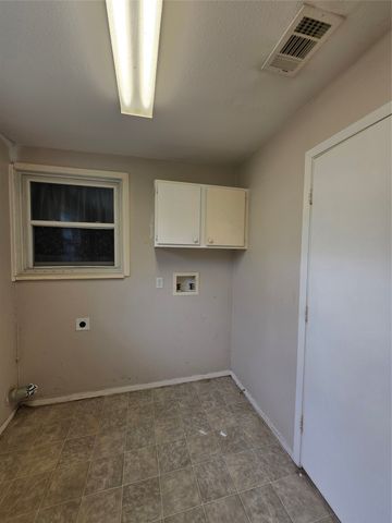 6255 Truman Drive, Fort Worth, TX 76112