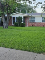 6255 Truman Drive, Fort Worth, TX 76112