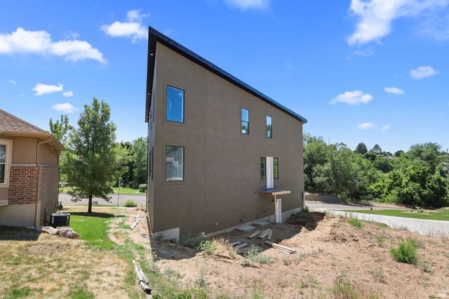 708 E EDGEWOOD DR., South Ogden, UT 84403