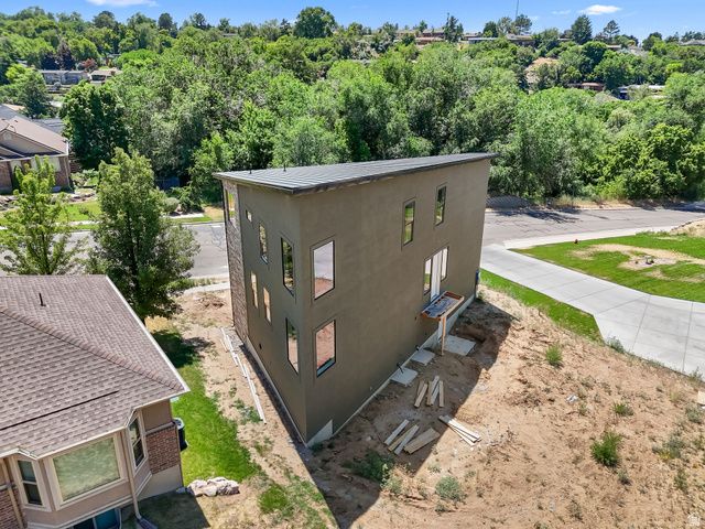 708 E EDGEWOOD DR., South Ogden, UT 84403