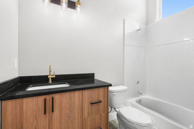 708 E EDGEWOOD DR., South Ogden, UT 84403