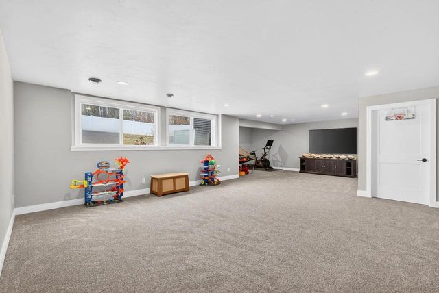 692 BLACKBERRY COURT, Oneida, WI 54155