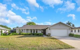 105 Montaubon CT, Naples, FL 34112