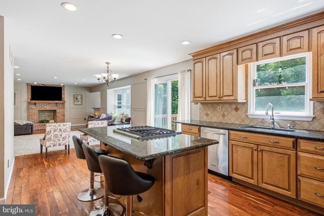 1843 BEACON HILL DR, Dresher, PA 19025