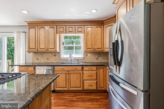 1843 BEACON HILL DR, Dresher, PA 19025
