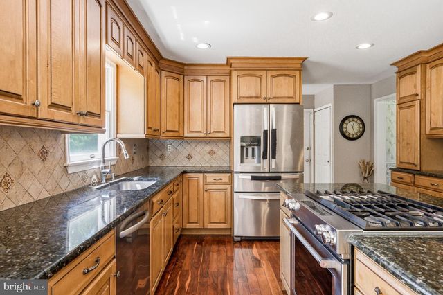 1843 BEACON HILL DR, Dresher, PA 19025