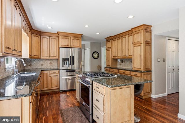 1843 BEACON HILL DR, Dresher, PA 19025