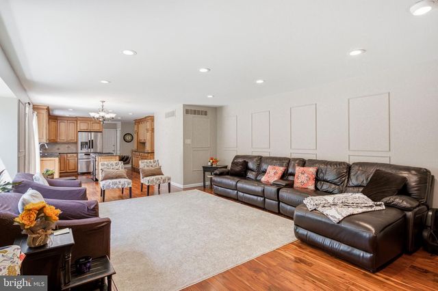 1843 BEACON HILL DR, Dresher, PA 19025