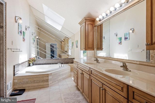 1843 BEACON HILL DR, Dresher, PA 19025