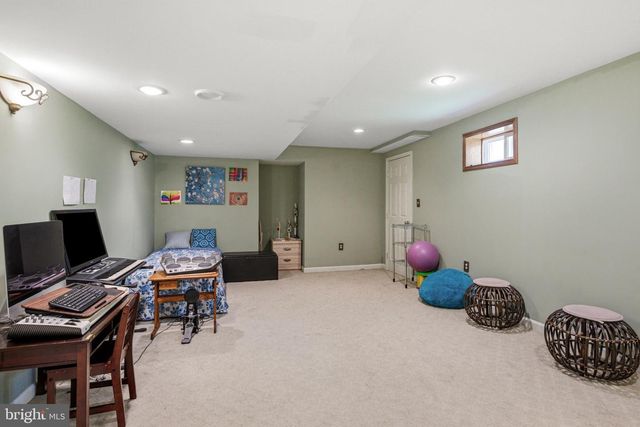 1843 BEACON HILL DR, Dresher, PA 19025