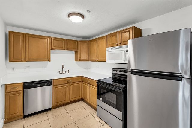 4 Williamsburg Ct 1, Shrewsbury, MA 01545