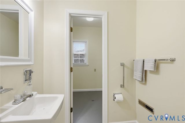 1534 Mount Pleasant Dr, Colonial Heights, VA 23834