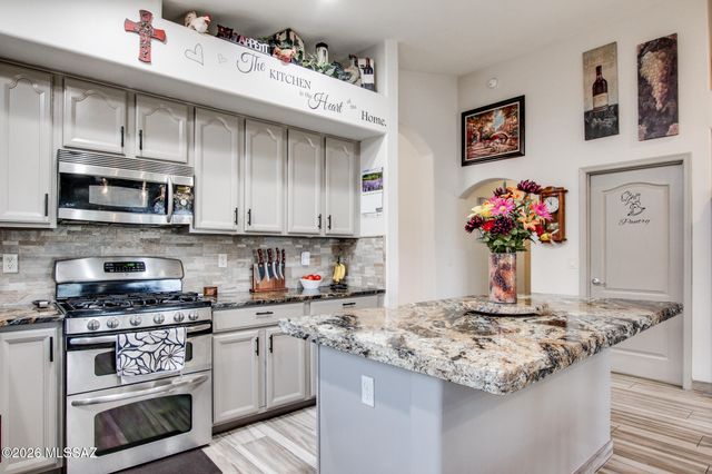 17143 S Golden Sunrise Place, Vail, AZ 85641