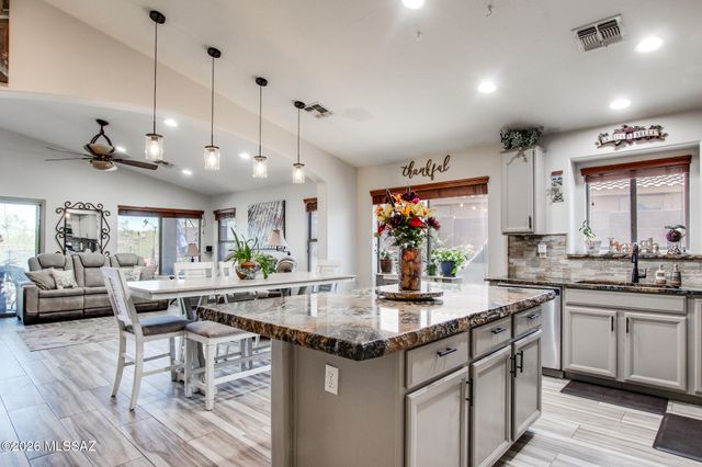 17143 S Golden Sunrise Place, Vail, AZ 85641