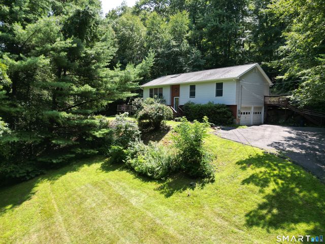 8 Old Bridge Road West, New Fairfield, CT 06812