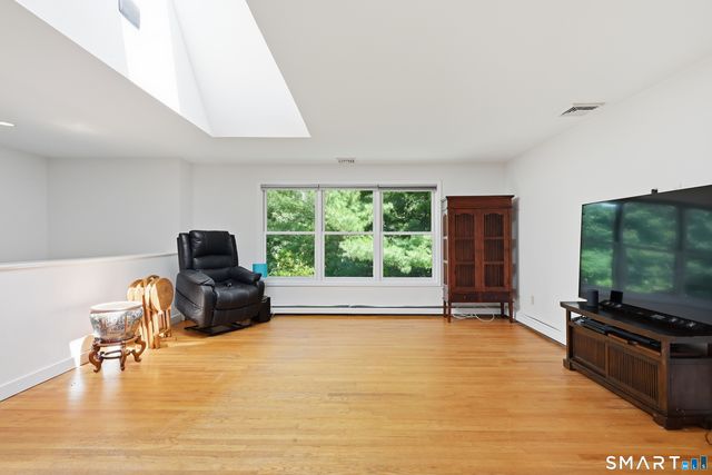 8 Old Bridge Road West, New Fairfield, CT 06812