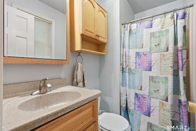8 Old Bridge Road West, New Fairfield, CT 06812