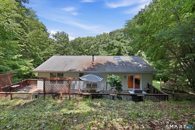 8 Old Bridge Road West, New Fairfield, CT 06812