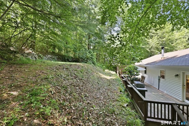 8 Old Bridge Road West, New Fairfield, CT 06812