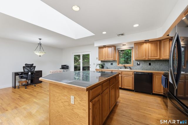 8 Old Bridge Road West, New Fairfield, CT 06812