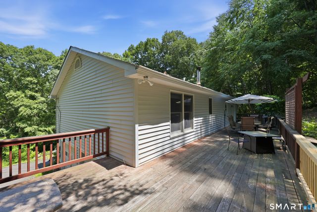 8 Old Bridge Road West, New Fairfield, CT 06812